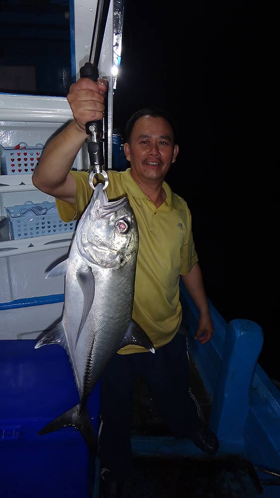 เพื่อนลิ้มก็ไม่น้อยหน้า.......จัดมากับเขาเหมือนกัน....
 :laughing: :laughing: