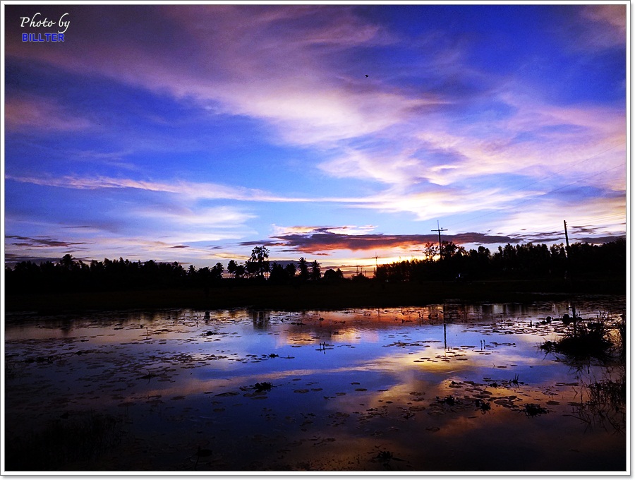 

 [center] [b]" ฟ้า-ย้อมสีฟ้า"[/b][/center]