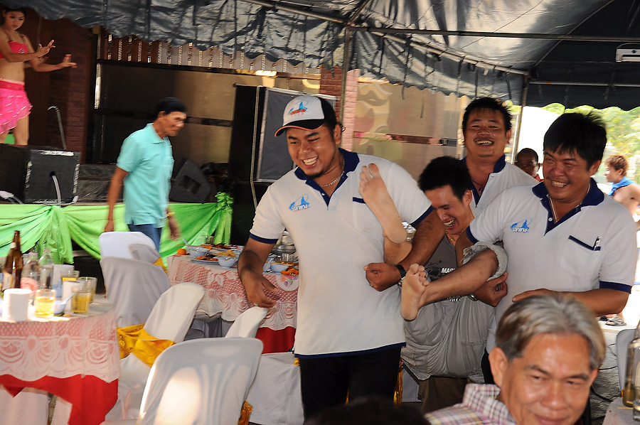 อ้าว....รอบนังเพชรแล้วเหรอเนี่ยยยยย :laughing: :laughing: :laughing: :laughing: :laughing: :laughing