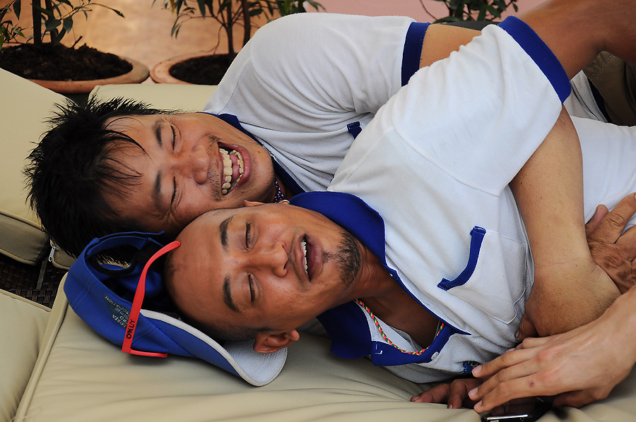 ฝีมืออีหนุ่มไม่เบา เล่นเอานังต่ายเคลิ่มไปเลยอ่ะ :laughing: :laughing: :laughing: :laughing: :laughin