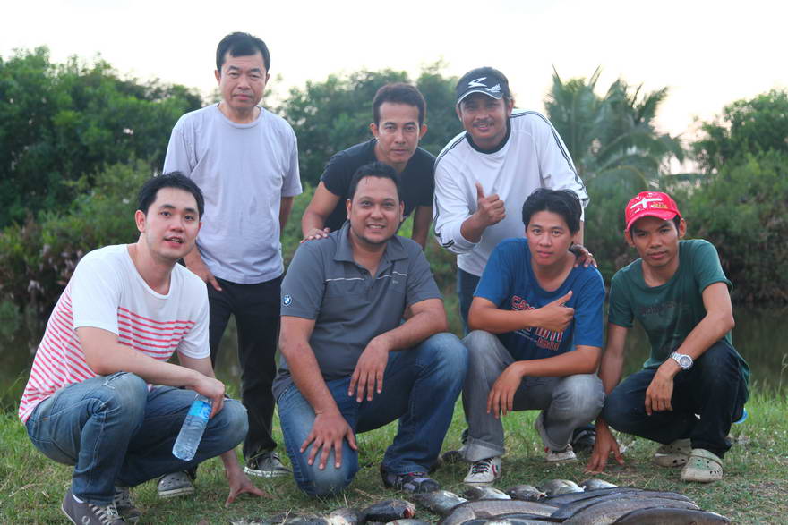 หลังจากลุยกันมาทั้งวันแล้วก็มาถ่ายภาพร่วมกันหน่อย :grin: