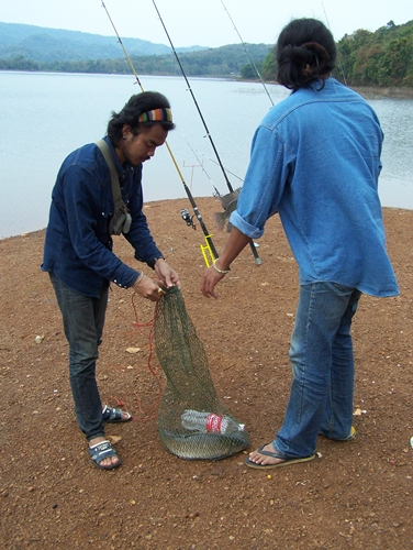 ประกาศจับ ... จอมโจร เจสซี่ - เจมส์ เเละชาวคณะ ขณะนี้ท่านตกอยู่ในวงล้อมเเล้ว