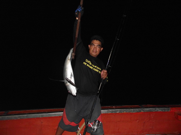 ผมกับปลากะมงตาแดงครับ :cheer: :cheer: :cheer: :cheer: