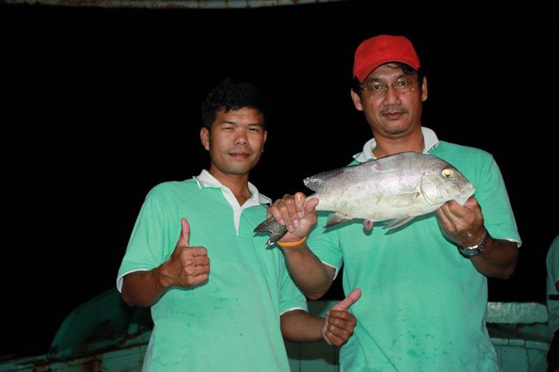 มันมาขอถ่ายรูปด้วย    :cheer: :cheer: :cheer: :cheer:
