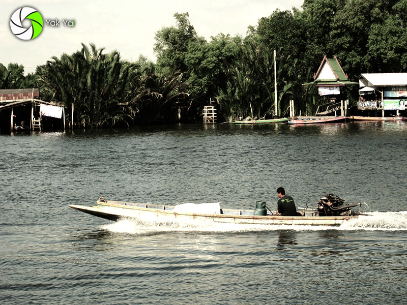 

 [center][b]วิถีชาวบ้านย่านนี้ยังคงอยู่กับเรือเสมอมา[/b][/center]