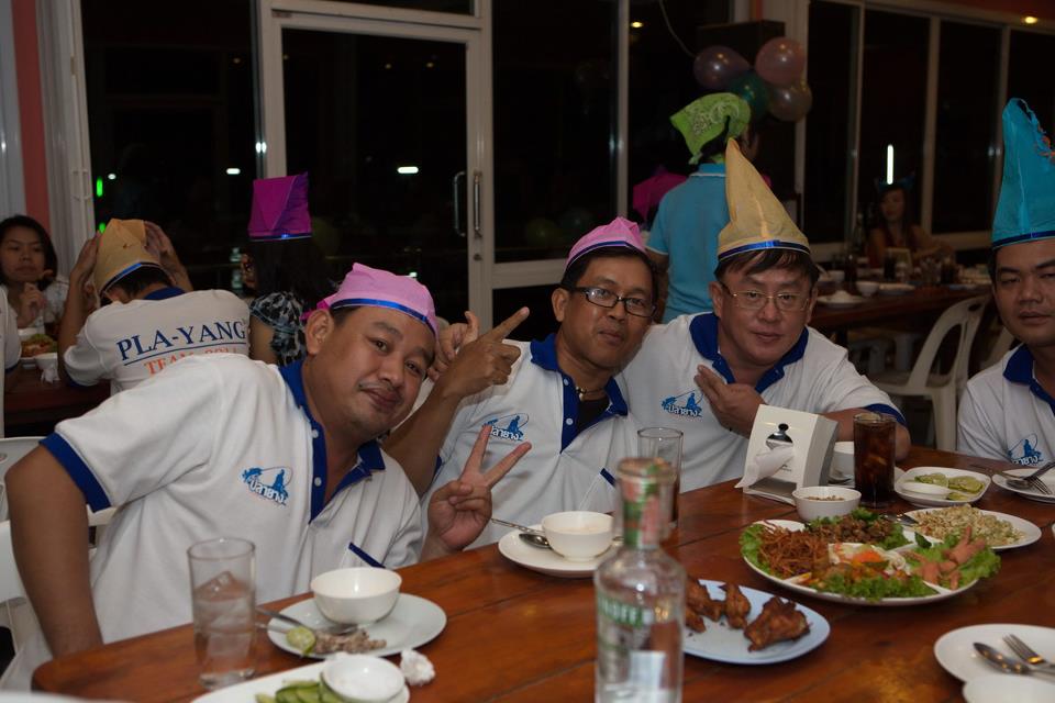 [b]โต๊ะนี้ รุ่นเดอะ ครับ อิอิ[/b]
 :laughing: :laughing: :laughing: :laughing: :laughing: :laughing