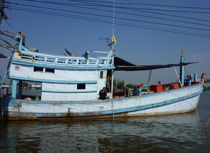 ท่านประธานไก่(ไข่) เหมาเรือลำใหญ่นี้ ให้พวกเราออกไปตกปลา มากินในงานเลี้ยงปีใหม่2013 กรรมการชุมชนเวป.