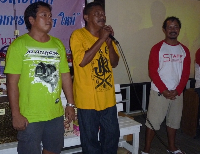 ท่านประธานไก่ กล่าวรับงานต่อจากท่านประธานฯ ปี 2012 :grin: :grin: :grin: