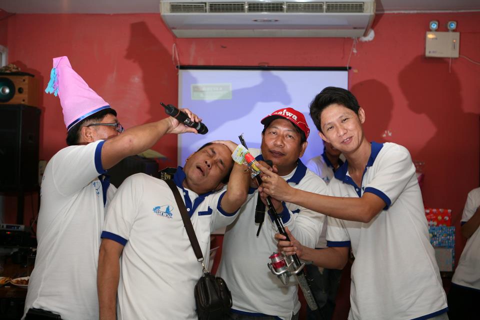 [b]โดน เต็มๆ อิอิ[/b]
 :laughing: :laughing: :laughing: :laughing: :laughing: :laughing: :laughing: