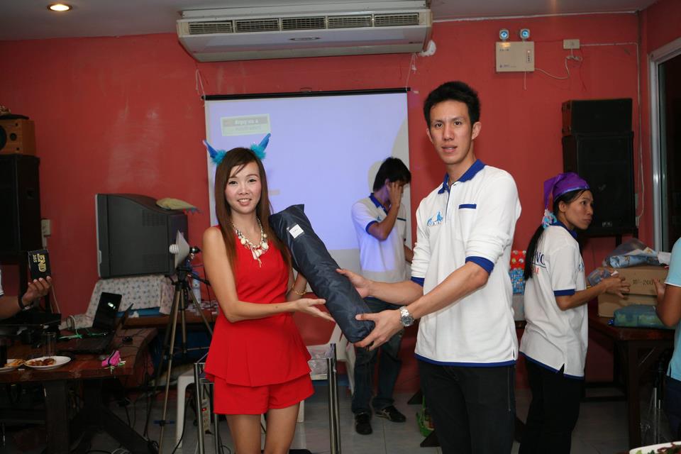 [b]จับของขวัญแลกเปลี่ยนกันครับ อิอิ[/b]
 :cheer: :cheer: :cheer: :cheer: