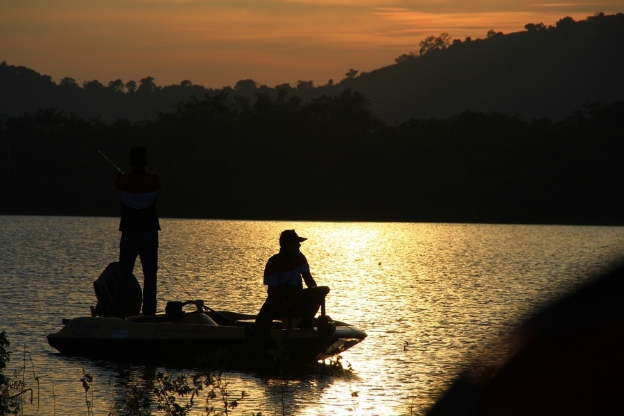 เจ้าของเรือลำนี้ อุส่าหนีไปท้ายเรือ ปล่อยให้ บายซัง ไกด์เรือไป ก้อยังไม่รอด ได้ข่าวว่าเจอปลาลองดีไป 