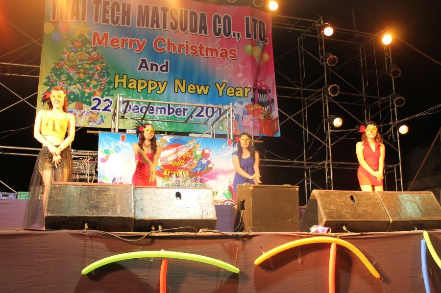  :dance: เริ่มการโชว์เล็กๆ น้อยๆ จากน้องๆ  :dance:  :music:  :dance: