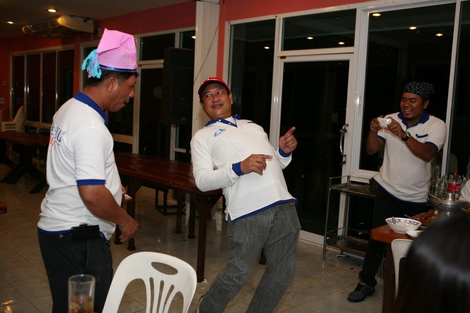[b]ยังพริ้วอยู่ครับ ลุงกบเรา อิอิ[/b]
 :laughing: :laughing: :laughing: :laughing: :laughing: :laug