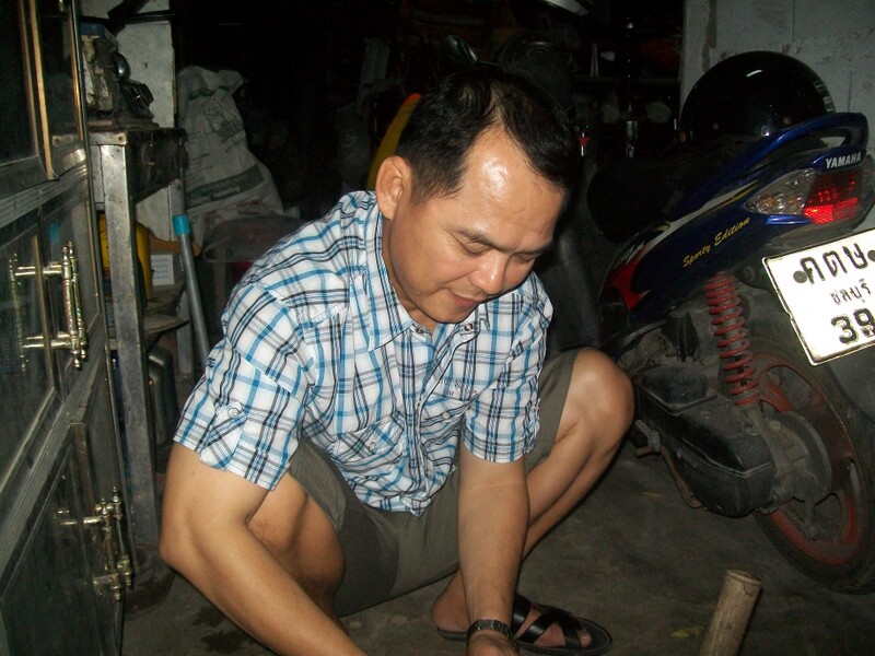 พี่ชาติข่วยเตรียมเครื่องทำกับข้าวครับ  :love: :grin: