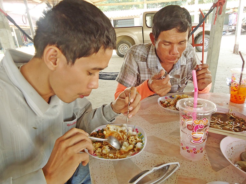 กินกัน..กินกัน    :umh: :umh: :umh:

 :grin: :grin: :grin: :grin: :grin: :grin: :grin: :grin: