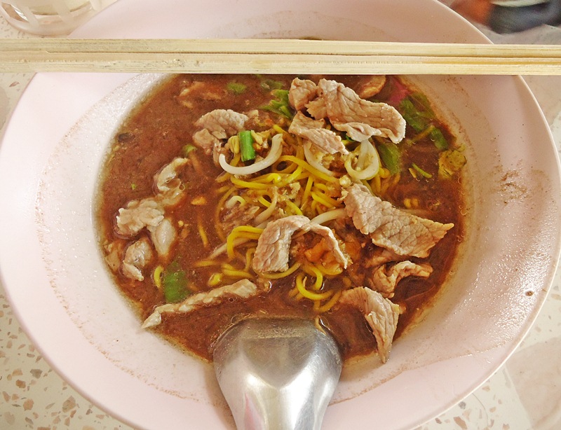 ผมซัด..ก๋วยเตี๋ยว อีกชาม หลังจาก ซัดข้าวไป    :laughing: :laughing: :laughing: