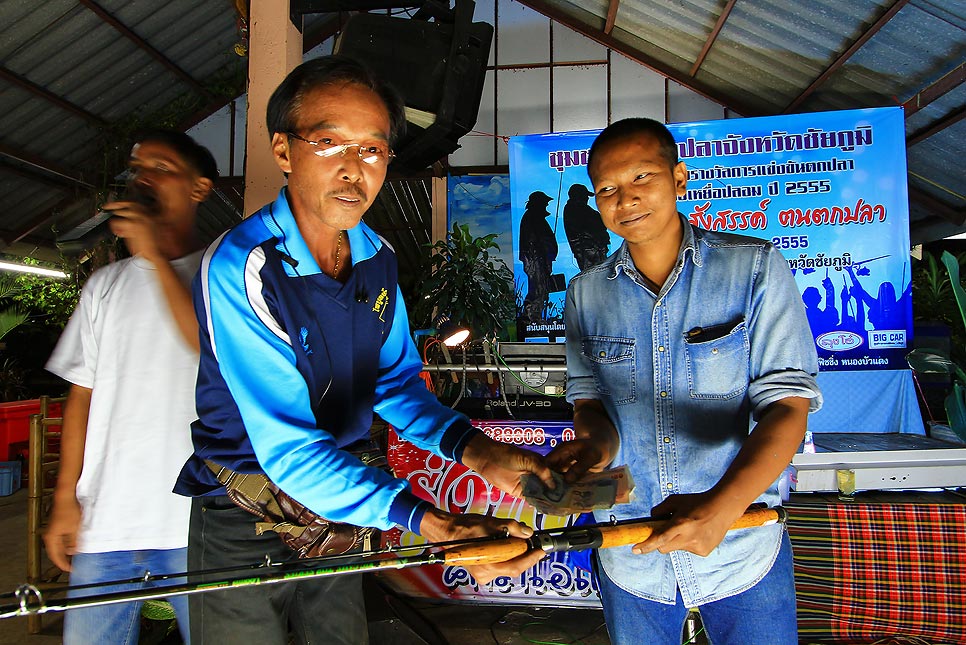 เฮียไพรบูรณ์สมทบทุนปล่อยพันธ์ปลากลับสุ่ธรรมชาติครับ