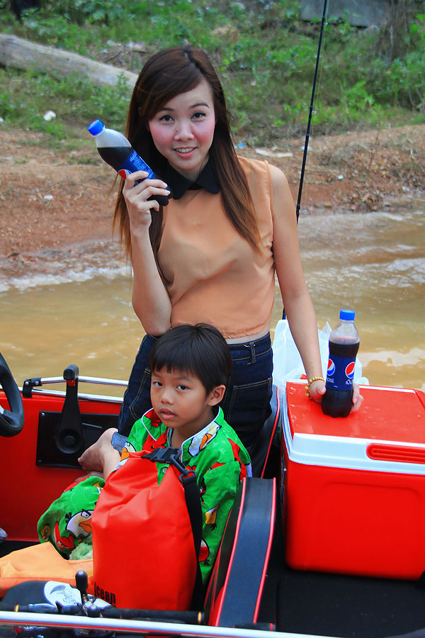 
 เอ้ารูปแม่ย่านางไปก่อนและกันนะรูปนึง.... :laughing: :laughing: :laughing: