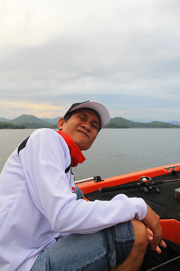 
 ไม่พูดอารายมากมายลงเรือกะหนุ่มหล่อผู้นี้เอง น้านก ลำน้ำพอง  ..........  :grin: :grin: :grin: :gri
