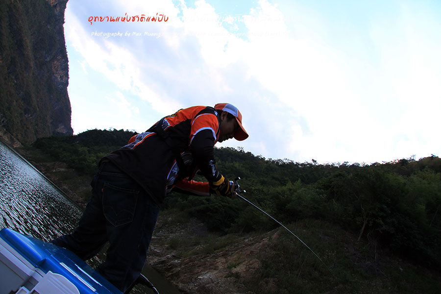 มันคนเดียวเลยครับ หัวเรือ 5555 ป๊อบ ๆ ตูม ตัวนี้ได้แต่ถ่ายรูปตอนอัดครับ แต่ปลาดันหลุดครับ 5555 เล่นม