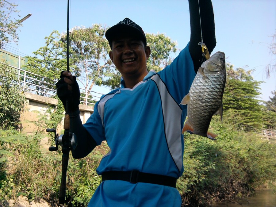  [b]ผมบอกอ้าว.....พี่กวางฟาว์นี่หว่า...ติดคางครับ[/b] :laughing: :laughing: :laughing: :laughing: :l