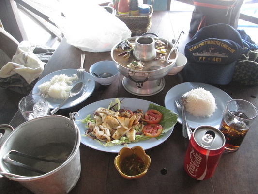 และแล้วก็มาเวะทานข้าวกันครับ  เอาปลาเก๋าที่ตะได้มาให้ร้านอาหารเค้าทำให้ครับ  เนื้อใส อร่อยมากๆๆๆเลยค