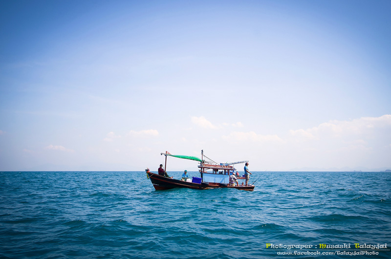 เรือไต๋เหลียง ลำข้างๆ อัดปลาอีกแล้วครับ.... 

เดี๋ยวมาต่อให้ชมครับ....... ขอเบรคหนังซักครู่นะครับ.