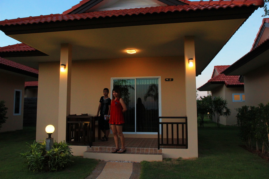  [b]เตรียมออกไปทานมื้อเย็นกัน[/b]   :grin:
