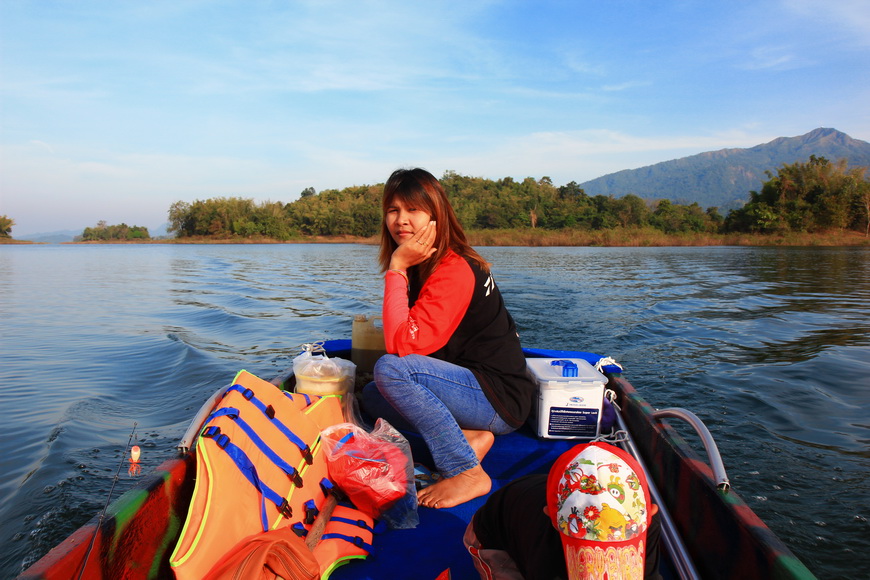  [b]โปร มา ม่า บอกเซง มาเดี๋ยวขับเรือเอง[/b]  :grin:
