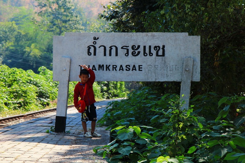  [b]สถานีต่อมา มากันที่ อ.ไทรโยค   เด็กกระเหรี่ยงหรือปล่าวหว่า[/b]  :laughing: :cheer: