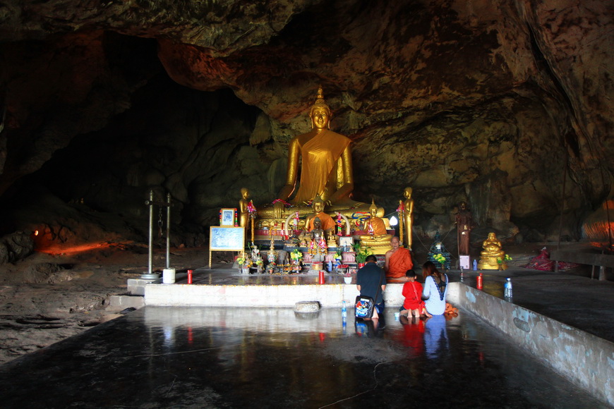  [b]ไหว้พระเพื่อเป็นสิริมงคลกันหน่อย[/b]  :prost: