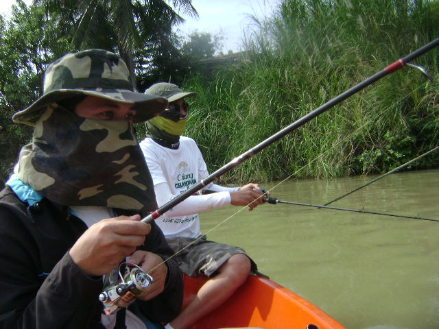 ตีกันต่อไปด้วยความมุ่งมั่น ตรงหมายเรือจอดแป๊บเดียวเสร็จผมซะแล้ว :laughing: