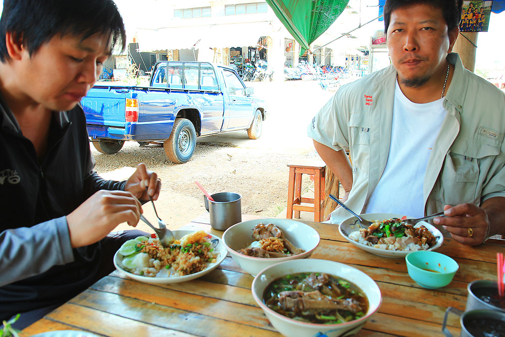 [b]++แวะกินข้าวที่ตลาดก่อน..เข้าอ่าง[/b]


[q][i]อ้างถึง: jamestakumi47 posted: 09-01-2556, 17:35