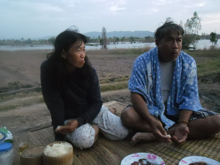 น้าชาย กับ น้าสะใภ้ ใจดีช่วยดูแลกระท่อมให้เวลาผมไม่อยู่ :love: :love: :prost: