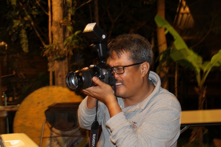 พี่ป๊อดถาม พร้อมหันไปหาทางพี่อ่ำ 

ช่วงนี้ไม่สนใจแล้ว ถ่ายรูปเล่นก่อนดีกว่า แกว่างั้น  :grin: :gri