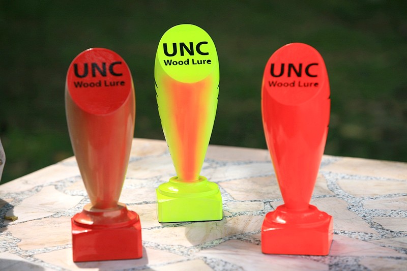 ดูถ้วยรางวัล จาก UNC ซะก่อน อยากได้ไว้เองจังเลย 