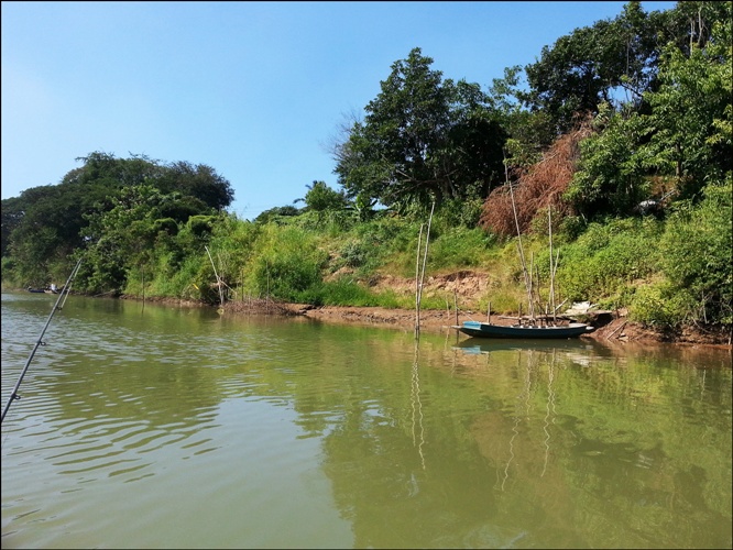 ใกล้เที่ยงแดดร้อนมากเราเลยร่องเรือตีย้อนกลับ :grin: :grin: