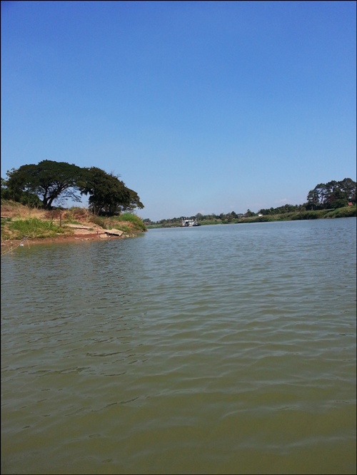 วันนี้มีเรือมาดูดทรายขยายแม่น้ำสังสัยหมายเด็ดผมจะพังในอีกไม่นาน :grin: :grin: :grin: