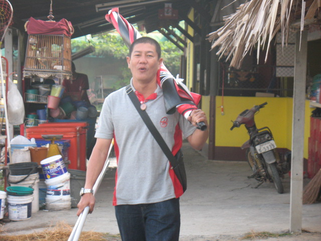 ค่อยๆทยอยมากันแล้ว...น้าไก่ เรดบลู :grin: