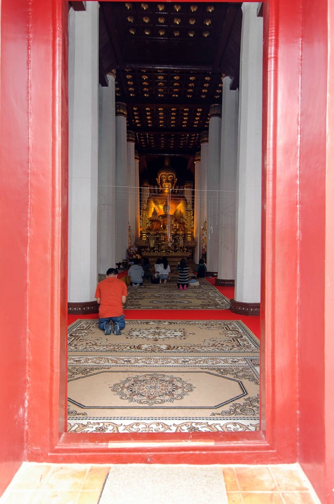 ที่ พระธาตุแช่แห้ง ผมเลือกที่จะถือ วายส์ กับ ฟิกส์ ครับ
พิมพ์ผิดก็ขออภัยด้วยนะ ครับ