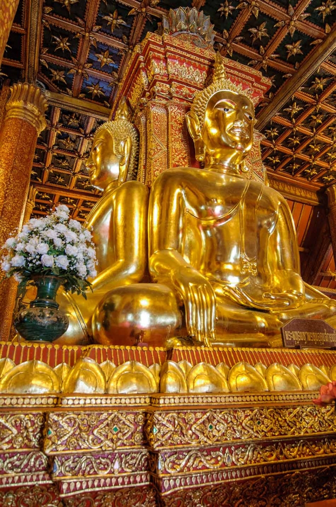 ไหว้พระเสร็จ หามุมถ่ายต่อ ครับ