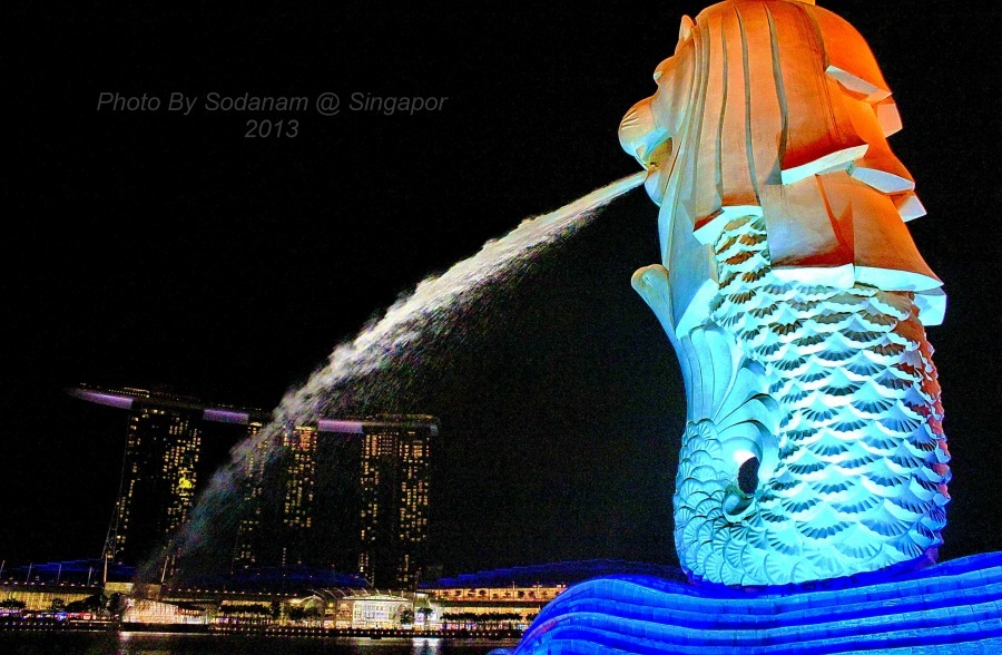 ถึงแล้ว......!!......สิงโตพ่นน้ำ......Merlion.... :love: :kiss: