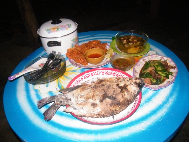มื้อเย็นครับ :umh: :umh: :umh: