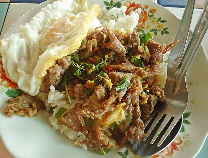 กระเพราเนื้อ -ไข่ดาว    :umh: :umh: :umh: