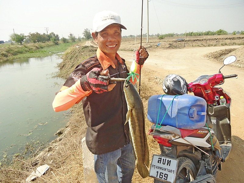พี่ทุย..ว่า คนมันบาป..ตียังไง ปลาก็กัด !!!    :laughing: :laughing: :laughing: 

:cheer: :music: :