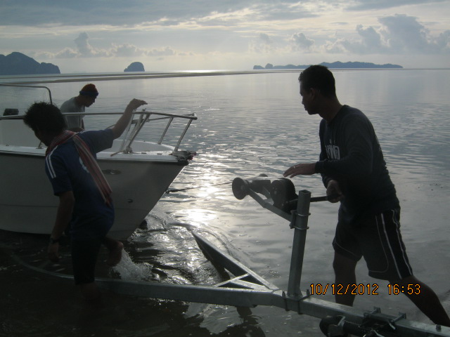 รูปตอนเ้อาเรือขึ้นกัน :smile: