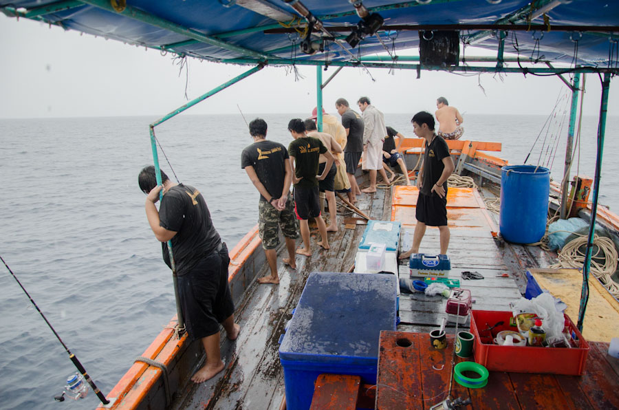  [b]หน้าเรือเกิดอะไรขึ้น!!!!!  มีไทยมุงเกิดขึ้น[/b] :grin: :grin: :grin: :grin: