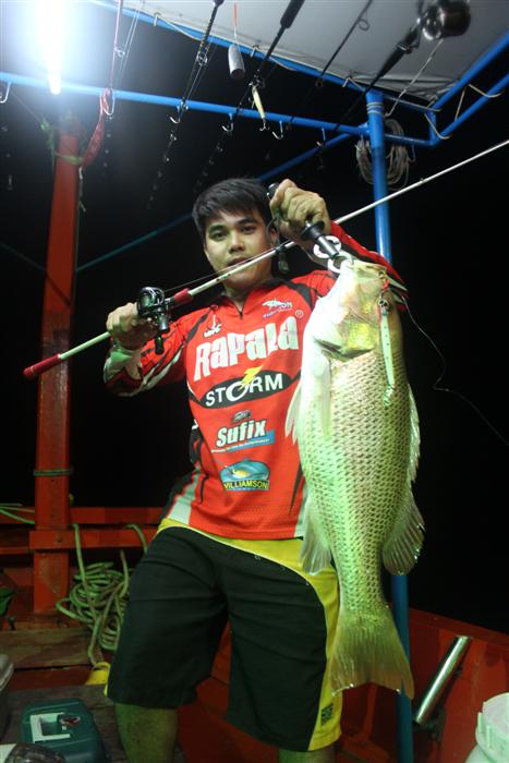 คันSTORM GOMOGU เอาอยู่  :grin: :grin: :grin:

อัง้เกย 3.4 Kg ตัวนี้กัด WILLIAMSON BENTHOS 60 g :c