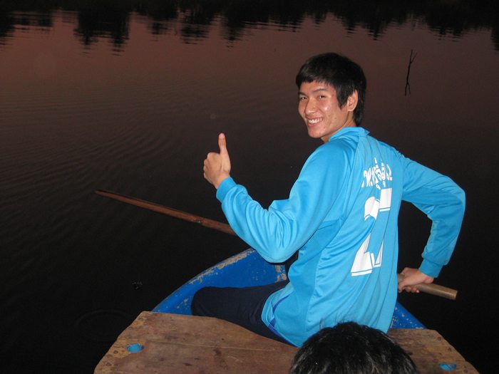 กว่าจะถ่ายรูปเสร็จก็ใช้เวลาเยอะไปครับ ไม่ได้ตีปลาป่าต่อครับ ก็เลย กลับ ครับ :smile: :smile: