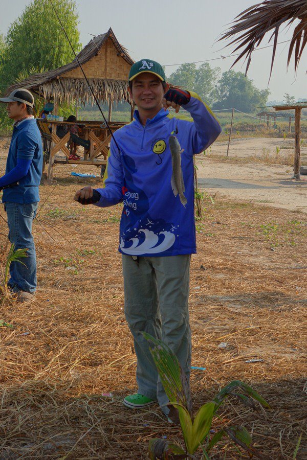 ท่าน ที่สาม .... น้าดิ่ง พี่ชาย ใจอีก อีกท่าน 
วันนี้ ไม่ให้แข่ง เพราะ งวดแล้ว ให้ไปเป็น แข่งมาแล้ว